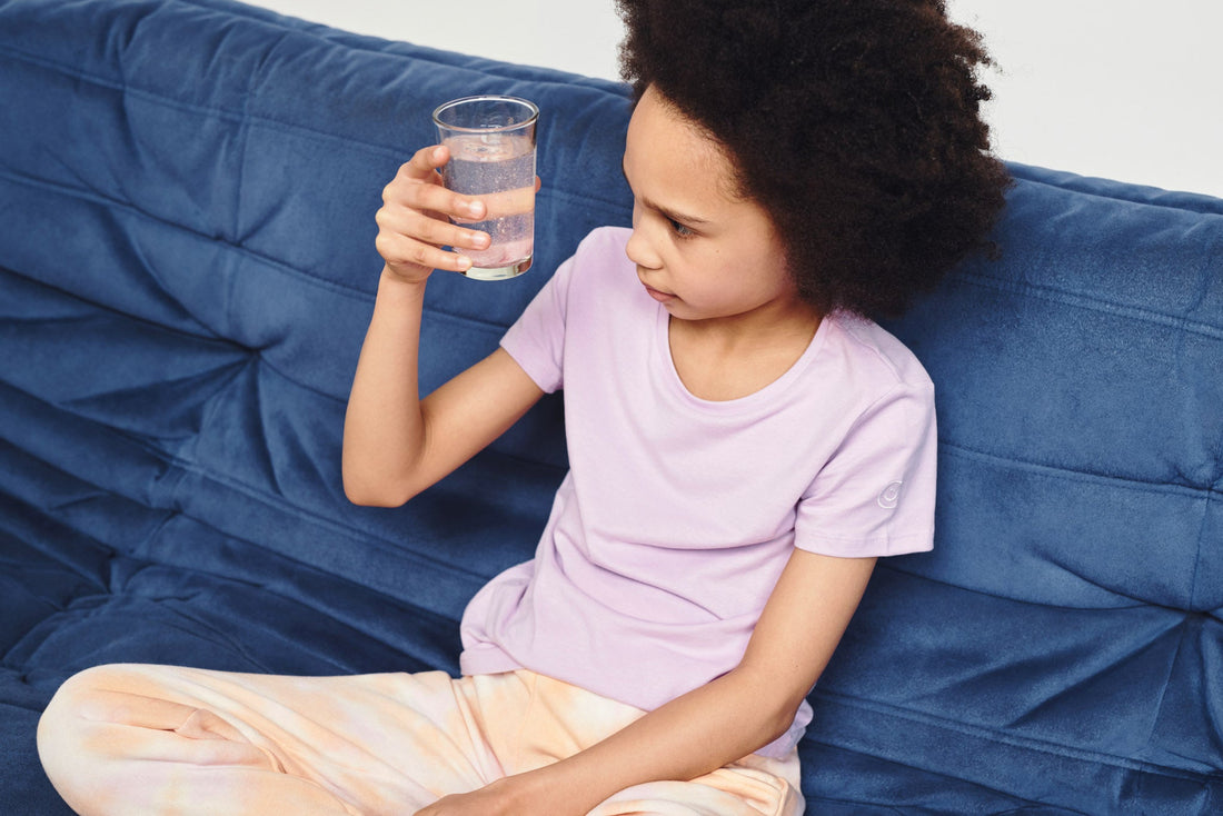 child holding stomach feeling unwell - hydration tablets